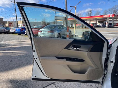 Used 2013 Honda Accord LX image 8