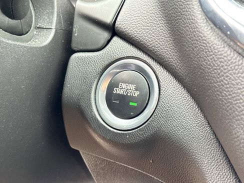 Used 2023 Chevrolet Equinox LT FWD image 18