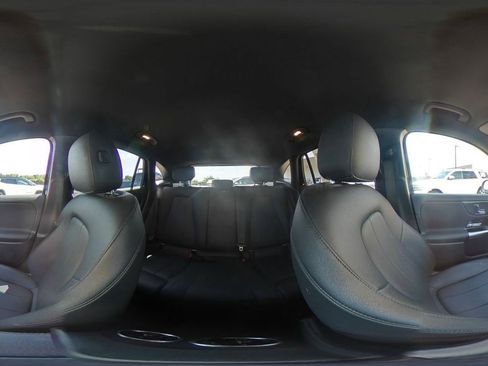 Used 2025 Mercedes-Benz GLA 250 image 43