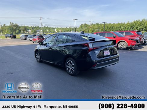 Used 2022 Toyota Prius XLE AWD/4WD image 6