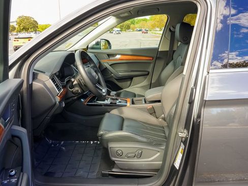 Used 2022 Audi Q5 e Premium w/ Convenience Package image 18