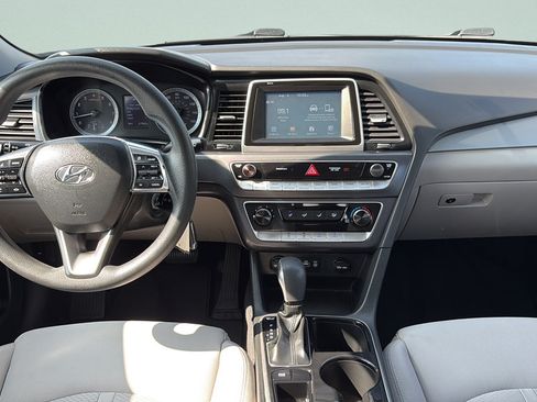 Used 2018 Hyundai Sonata SE w/ Cargo Package FWD image 12