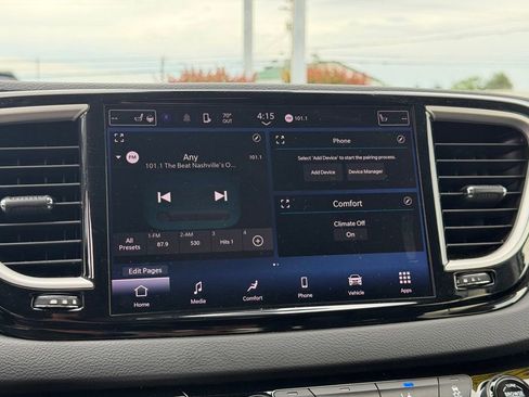Used 2023 Chrysler Pacifica Touring-L FWD image 33
