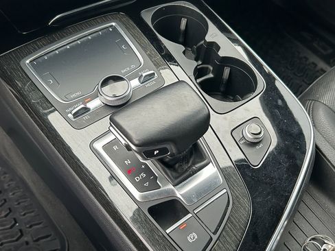 Used 2017 Audi Q7 3.0T Premium Plus w/ Premium Plus Package image 18