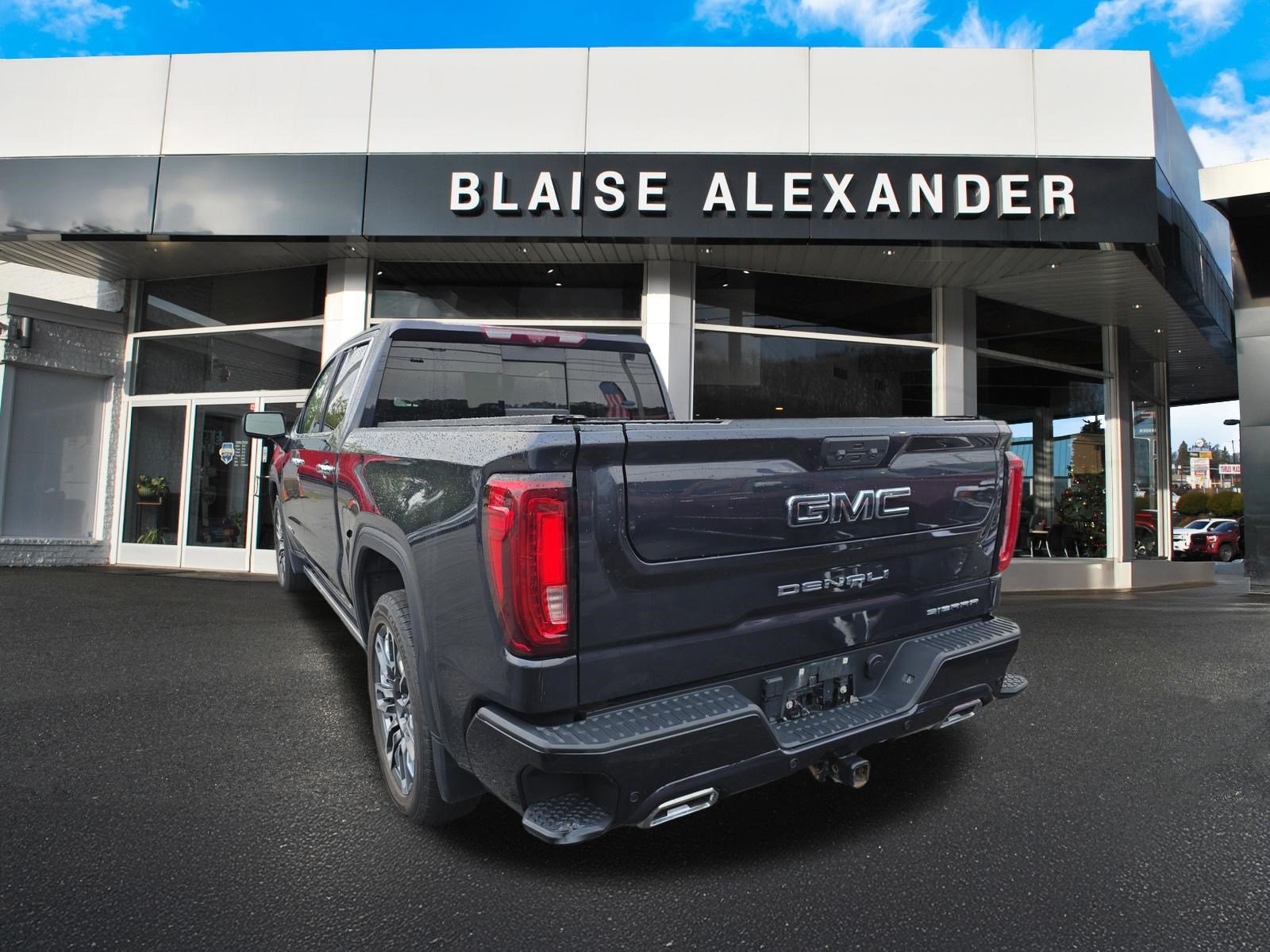 Used 2023 GMC Sierra 1500 Denali Ultimate AWD/4WD image 6