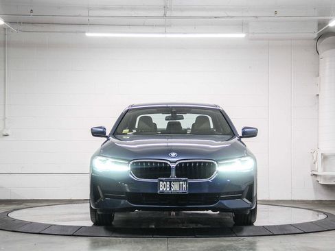 Certified 2023 BMW 530e w/ Premium Package image 2