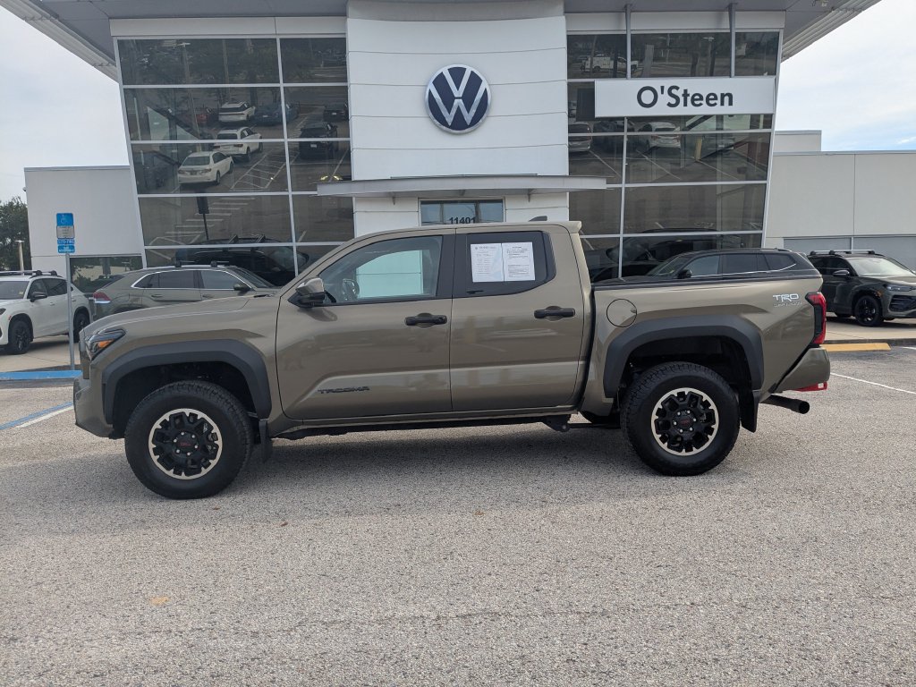 Used 2025 Toyota Tacoma TRD Off-Road AWD/4WD image 3