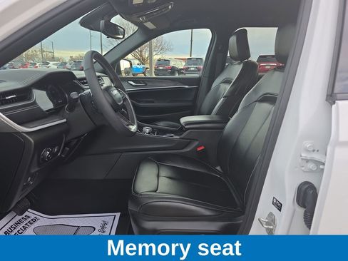 Used 2024 Jeep Grand Cherokee Limited image 10