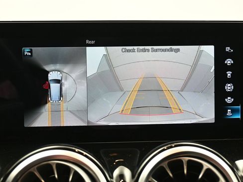 Used 2022 Mercedes-Benz GLB 250 4MATIC image 23