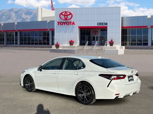 Used 2023 Toyota Camry SE FWD image 5
