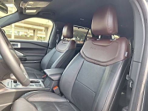 Used 2022 Ford Explorer Platinum w/ Equipment Group 601A RWD image 11