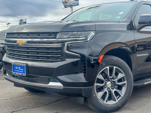 Used 2021 Chevrolet Suburban LT image 3