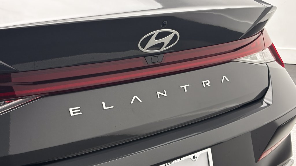 Used 2024 Hyundai Elantra SEL w/ Convenience Package FWD image 7