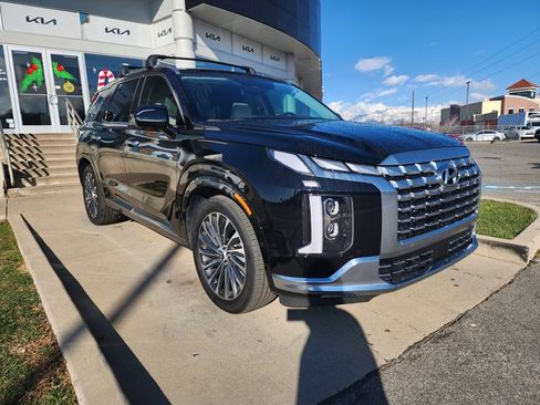 Used 2024 Hyundai Palisade Calligraphy image 3