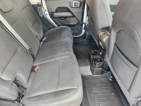 Used 2020 Jeep Wrangler Unlimited Sahara AWD/4WD image 33