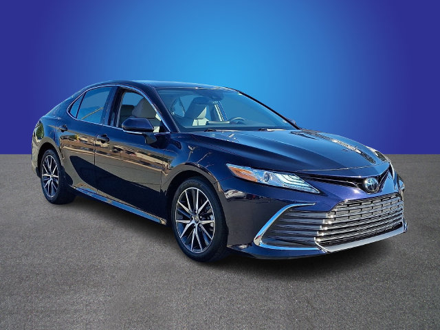 Used 2022 Toyota Camry XLE FWD image 3