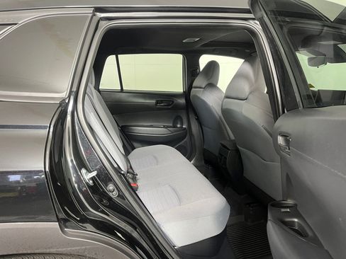 Used 2025 Toyota Corolla Cross SE image 31