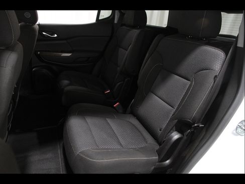 Used 2023 GMC Acadia SLE FWD image 18