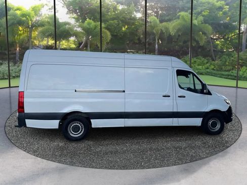Used 2019 Mercedes-Benz Sprinter 170 Cargo image 4