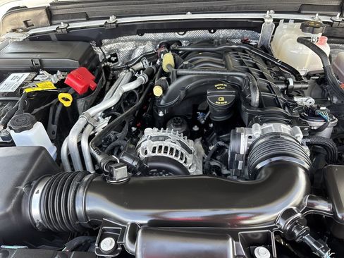 Used 2025 Jeep Wrangler Unlimited Rubicon image 10