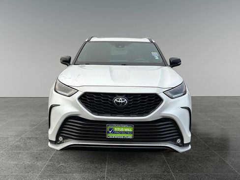 Used 2023 Toyota Highlander XSE image 2