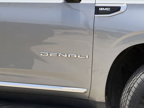 Used 2023 GMC Yukon Denali RWD image 4