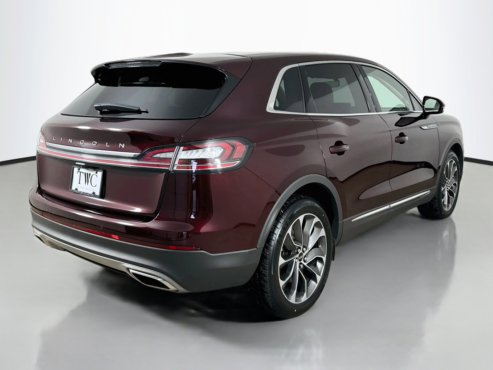 Used 2021 Lincoln Nautilus Reserve AWD/4WD image 5