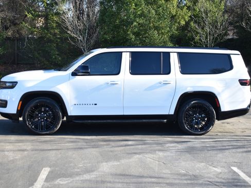 Used 2025 Jeep Wagoneer L Series II w/ Premium Group I image 4