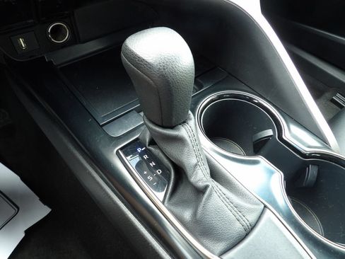 Used 2020 Toyota Camry LE FWD image 20