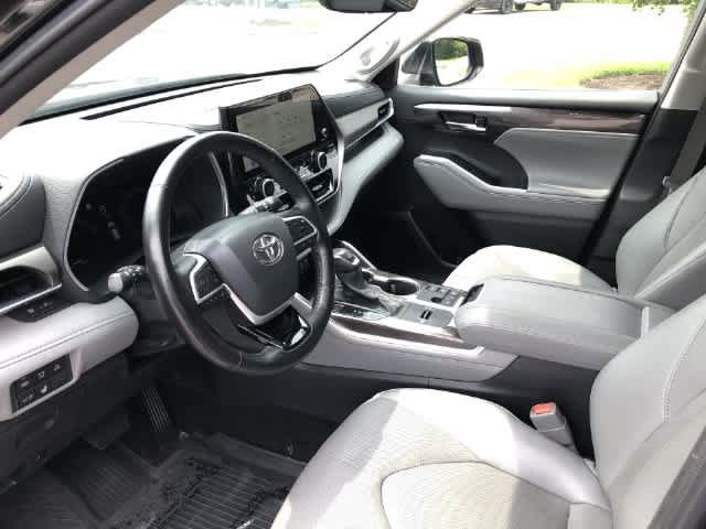 Used 2023 Toyota Highlander Limited AWD/4WD image 11