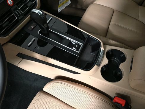 New 2026 Porsche Macan image 19