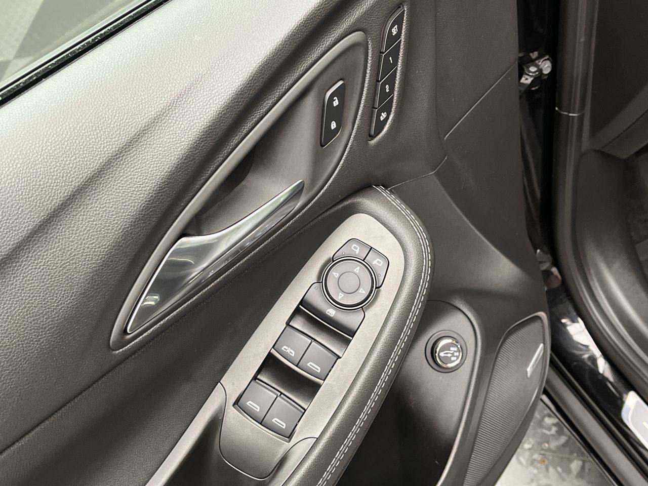 Used 2026 Buick Encore GX Avenir w/ Avenir Technology Package AWD/4WD image 8