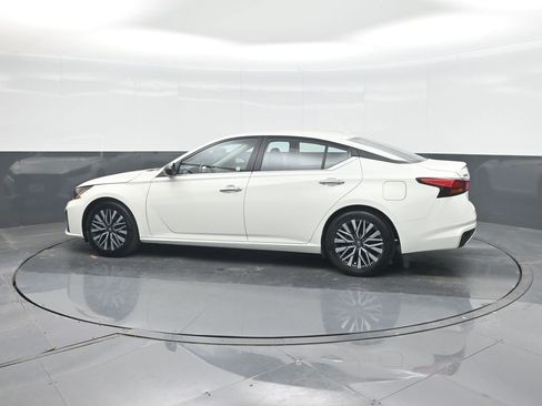 Used 2025 Nissan Altima 2.5 SV FWD image 27