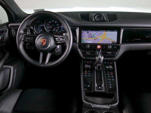 Certified 2026 Porsche Macan AWD/4WD image 14