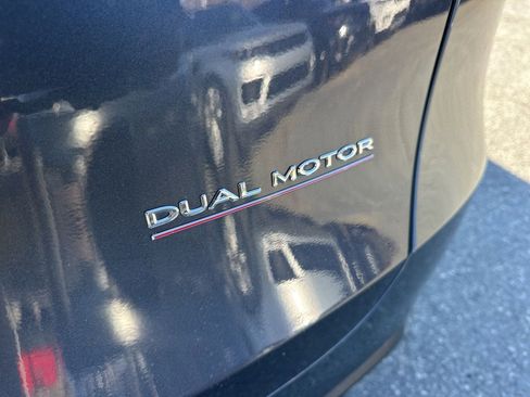 Used 2023 Tesla Model Y Long Range image 31