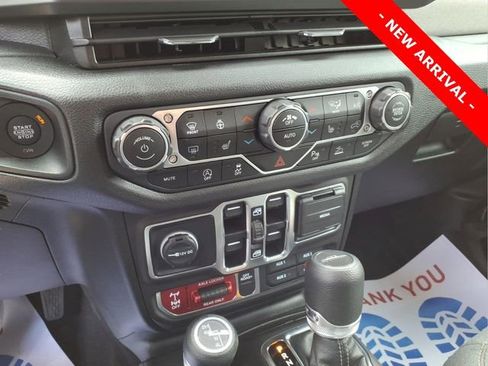 Used 2025 Jeep Gladiator Sport AWD/4WD image 19