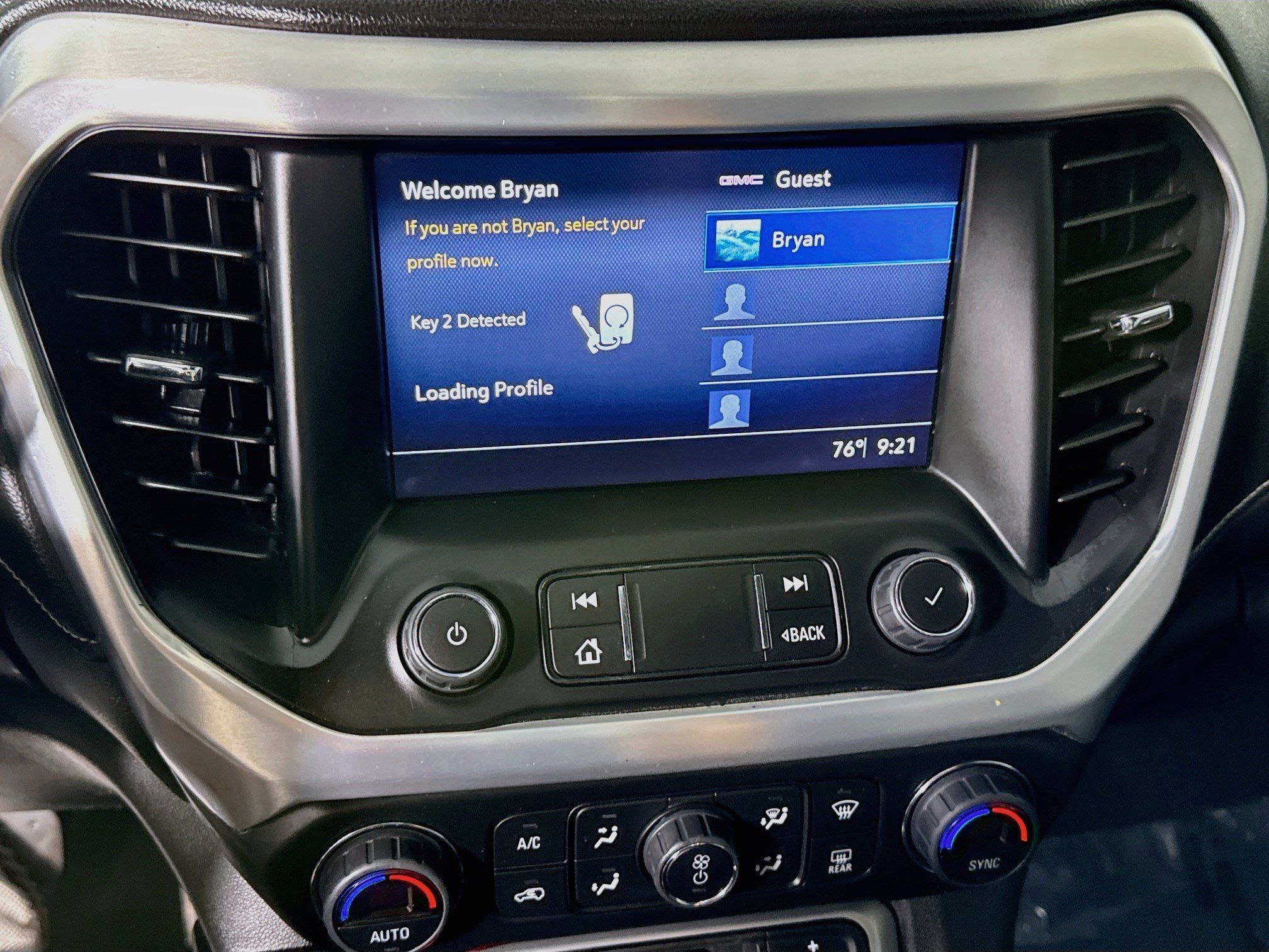Used 2023 GMC Acadia SLT FWD image 18