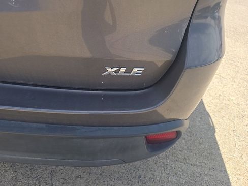 Used 2016 Toyota Highlander XLE FWD image 5