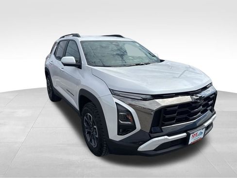 Used 2025 Chevrolet Equinox ACTIV w/ Safety and Technology Package image 8