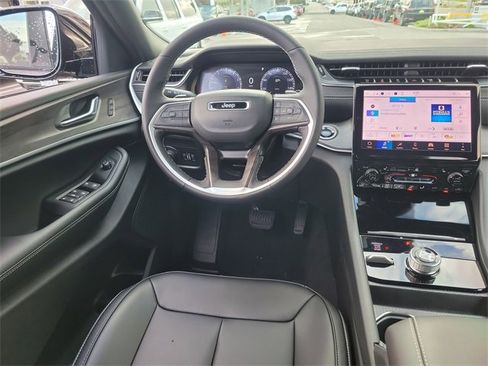 New 2025 Jeep Grand Cherokee L Limited image 9