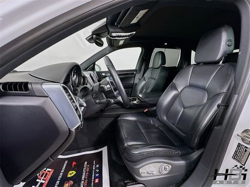 Used 2018 Porsche Cayenne S image 16