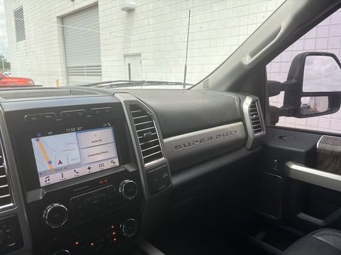 Used 2017 Ford F250 Lariat w/ Lariat Ultimate Package AWD/4WD image 14