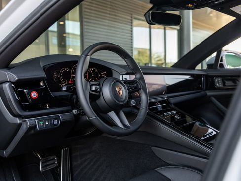 New 2026 Porsche Panamera 4 image 4