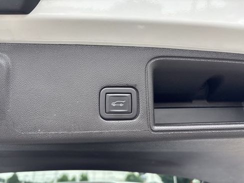 Used 2024 GMC Terrain SLT AWD/4WD image 41