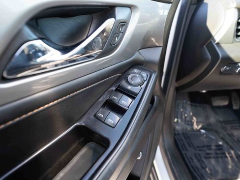 Used 2019 Chevrolet Traverse LT image 7