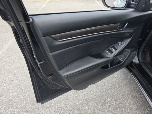 Used 2021 Honda Accord Touring image 16