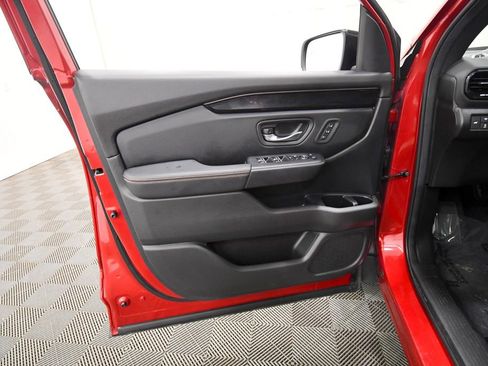 Certified 2025 Honda Pilot TrailSport image 13