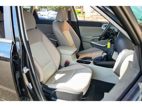 Used 2025 Kia Soul LX w/ LX Technology Package image 14