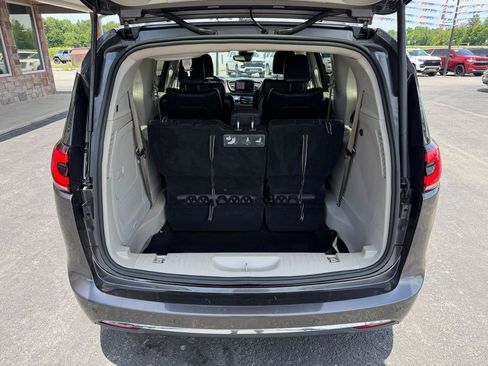 Used 2021 Chrysler Pacifica Touring-L FWD image 6
