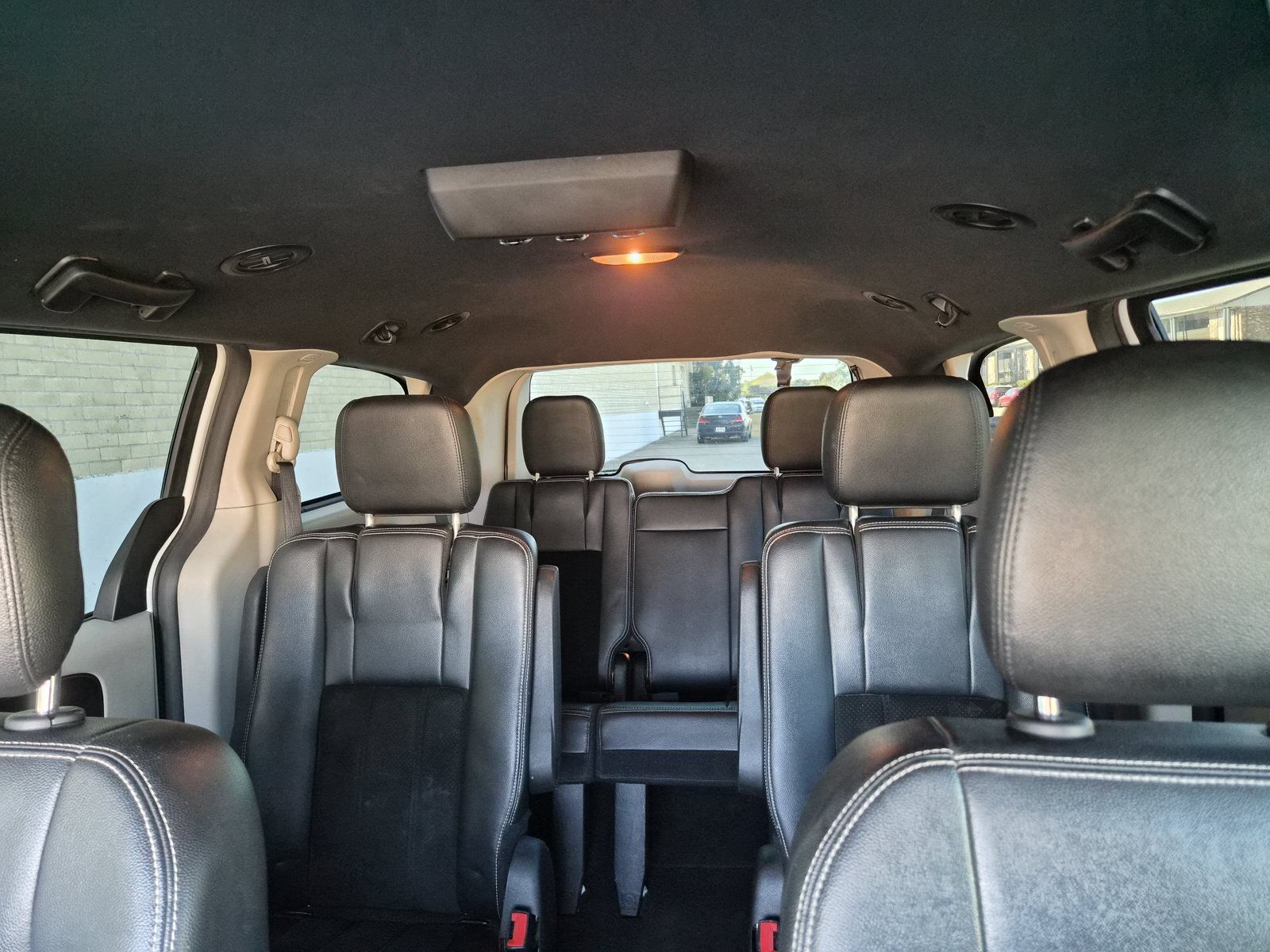 Used 2017 Dodge Grand Caravan SXT FWD image 17